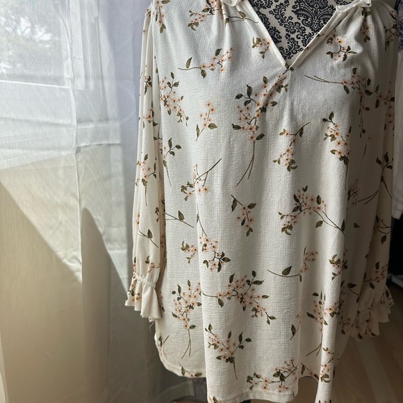 Blouse white with flowers pre-owned in great condition size 2x - Picture 3 of 9